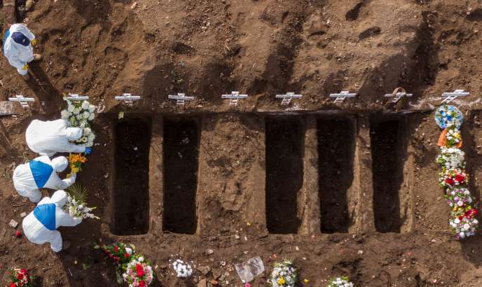 Funérailles des victimes de Covid-19 le 11 juillet à Santiago du Chili.